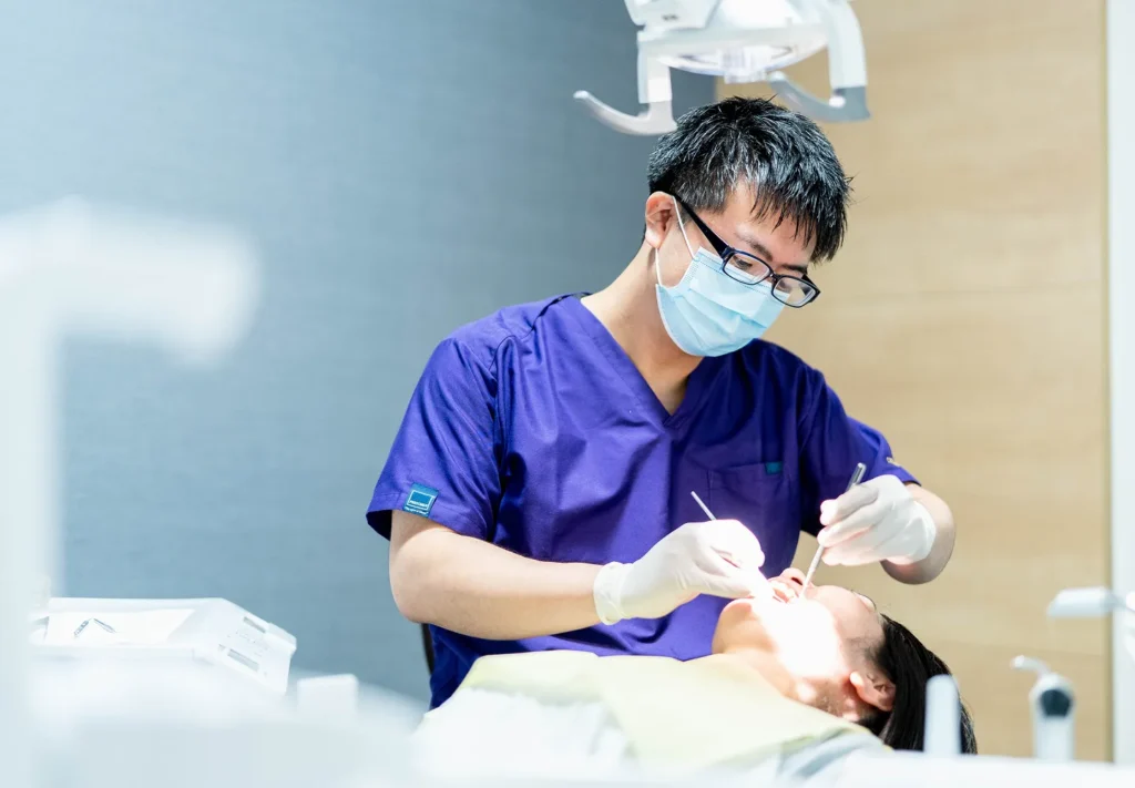 日本口腔インプラント学会所属の経験豊富な医師